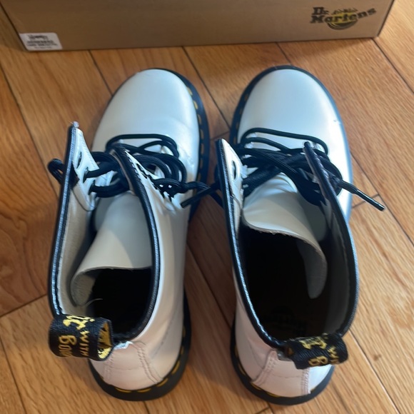Dr. Martens AirWair w bouncing soles Size 7 WHITE - Picture 8 of 16